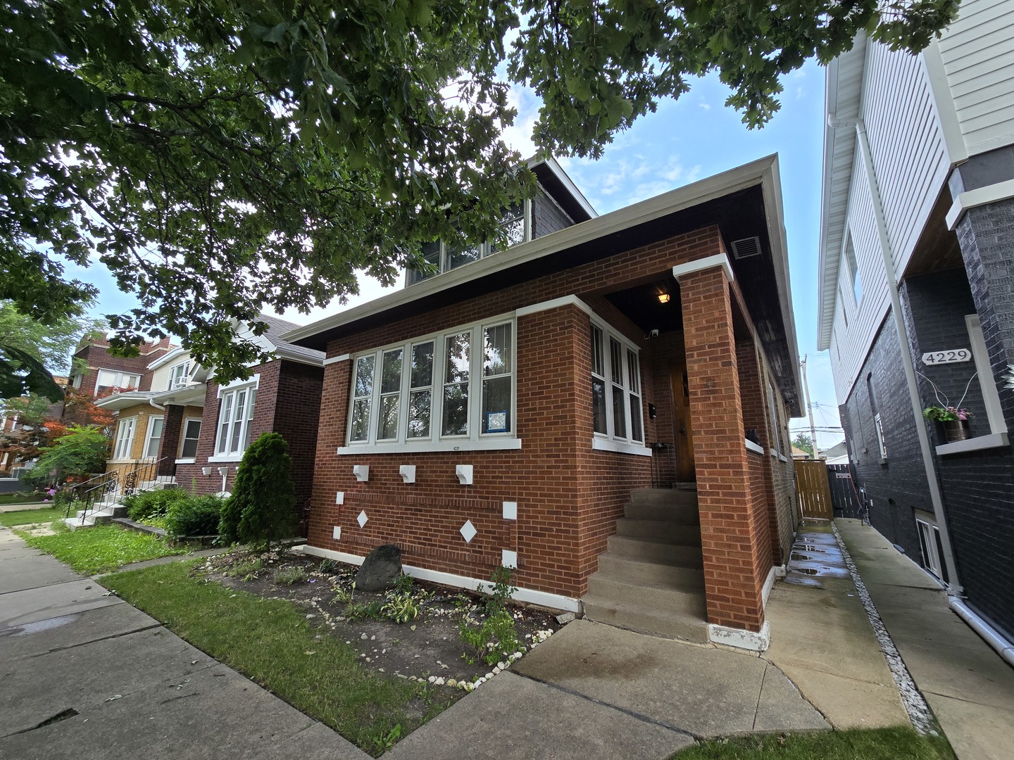 4231 N Marmora Avenue Property Photo 1