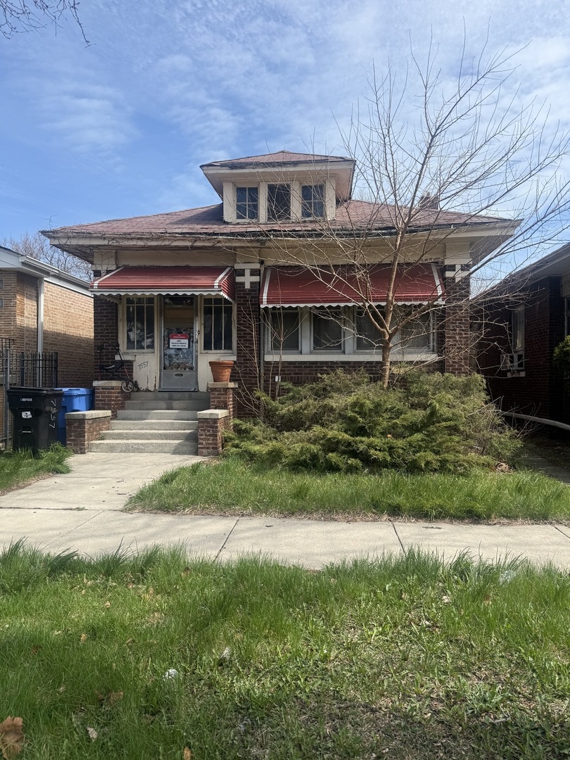 7557 S Paxton Avenue Property Photo 1