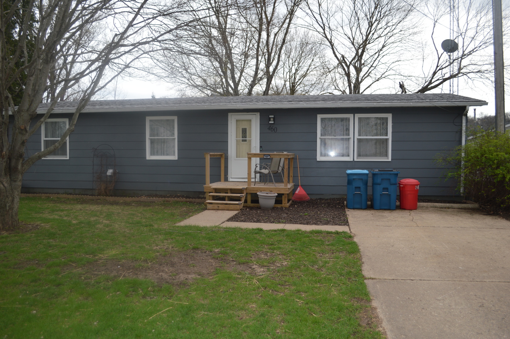 460 E Hill Street Property Photo 2
