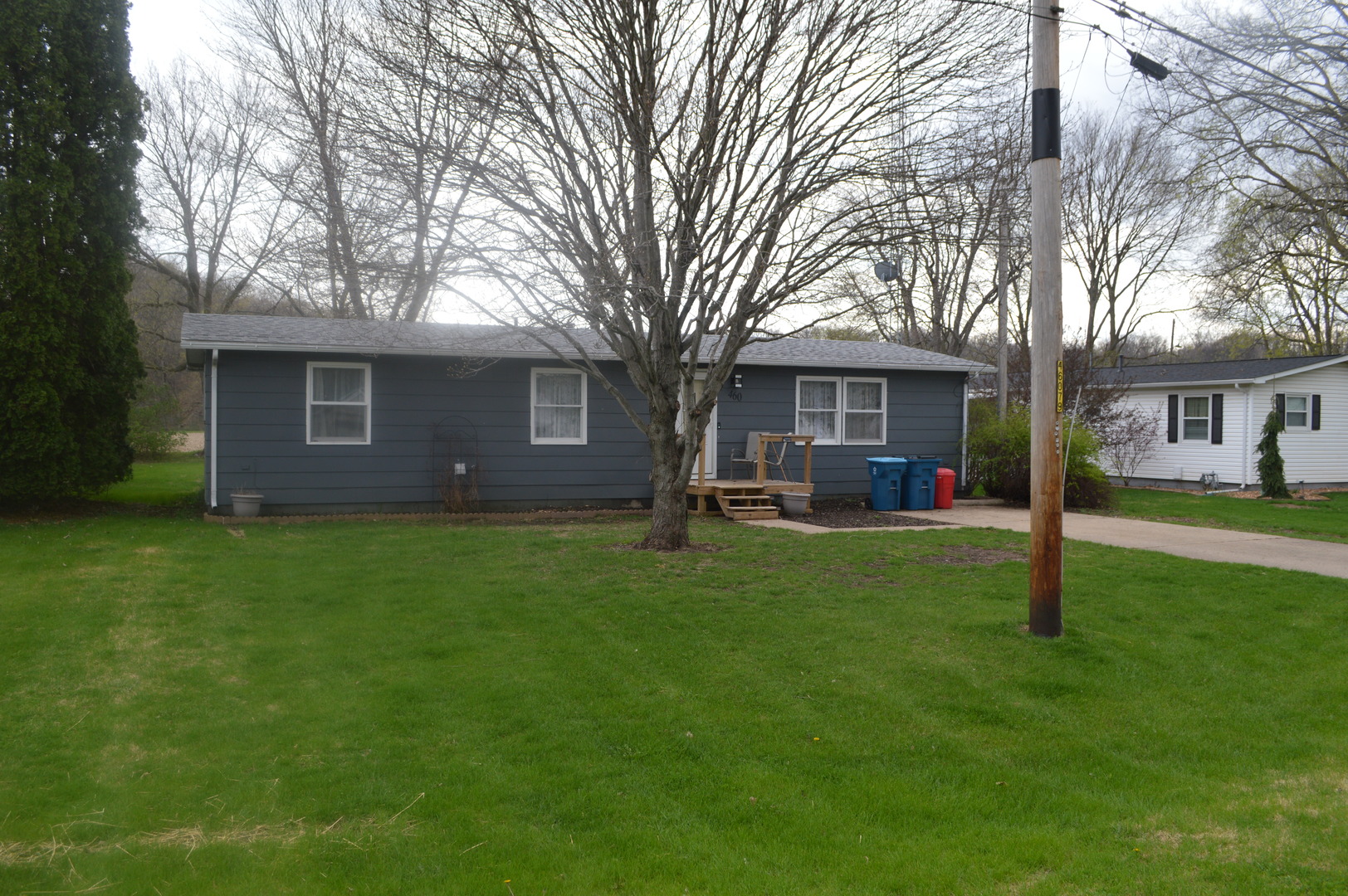 460 E Hill Street Property Photo 3