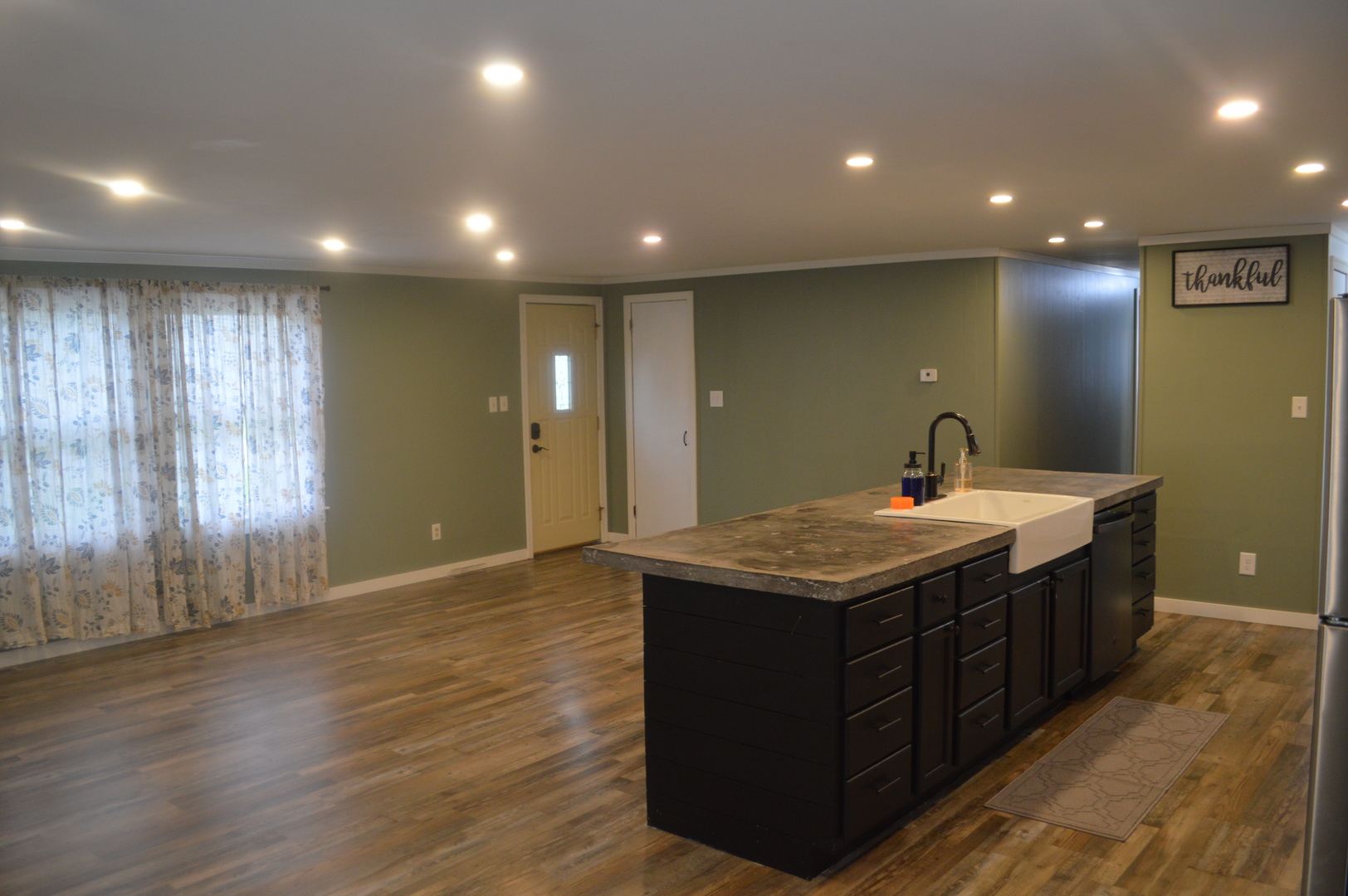 460 E Hill Street Property Photo 7