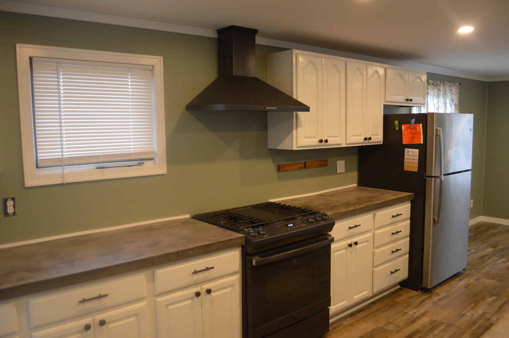 460 E Hill Street Property Photo 10