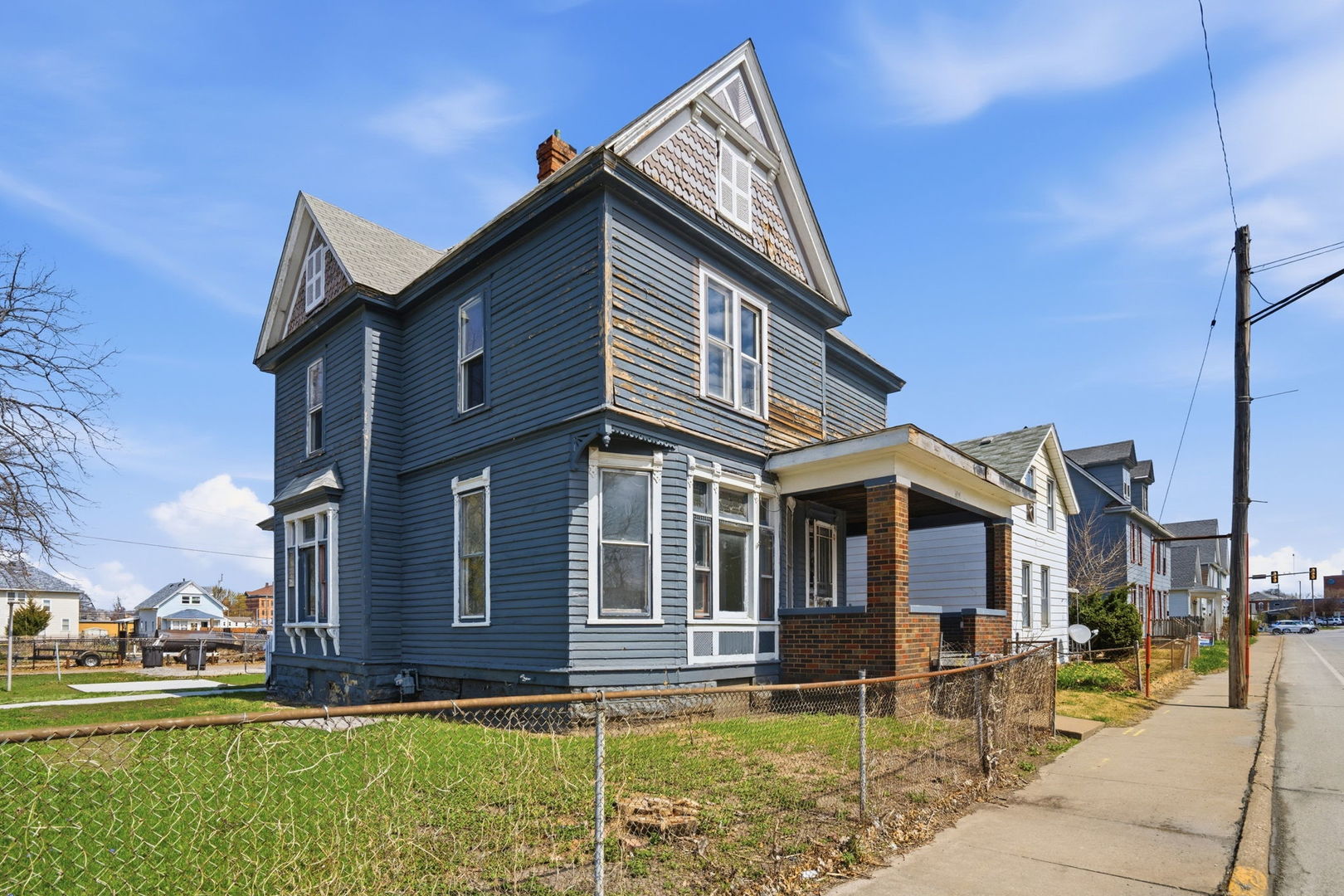 1405 7th Avenue Property Photo 2