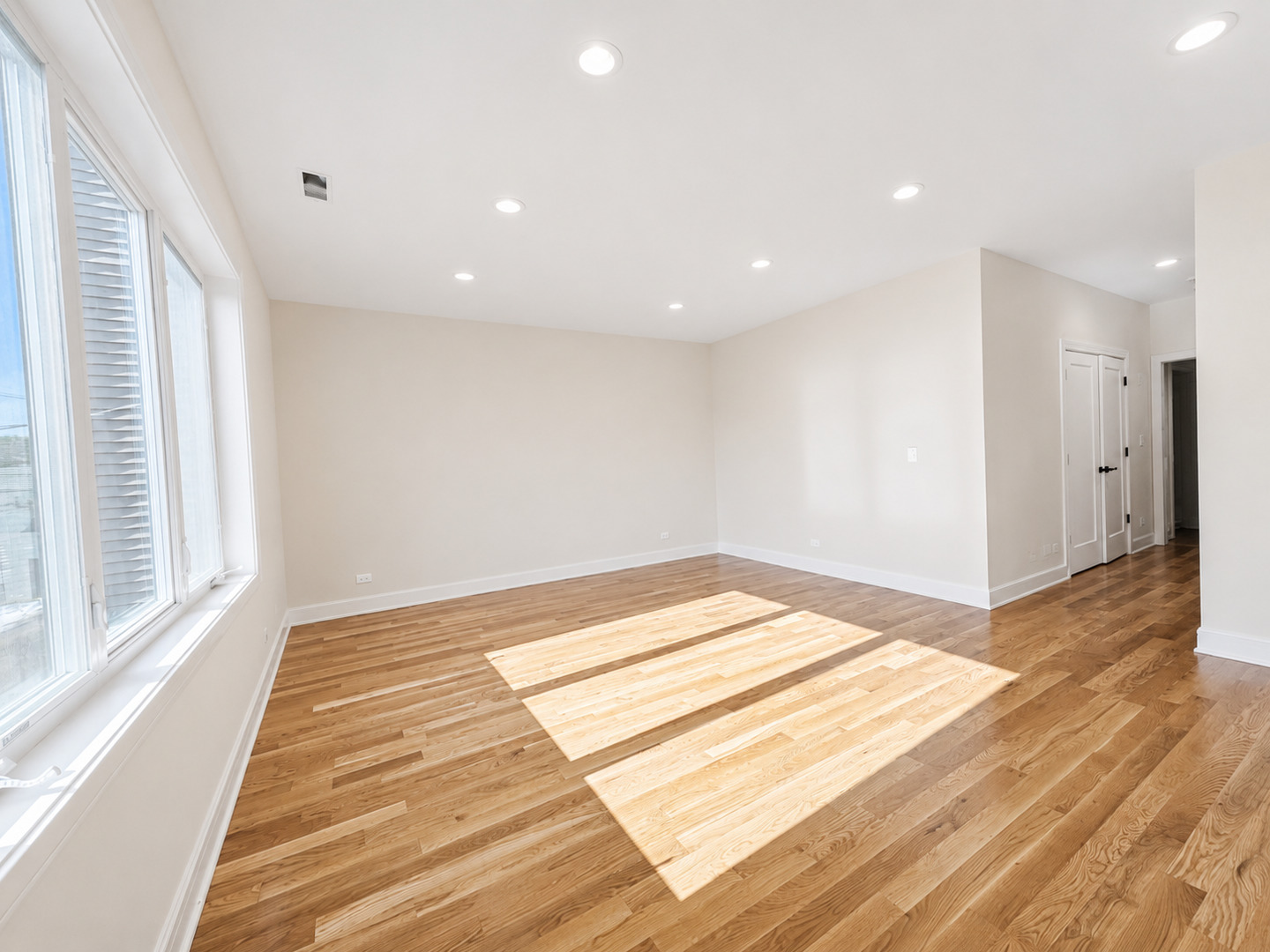 4020 N Francisco Avenue Property Photo 7