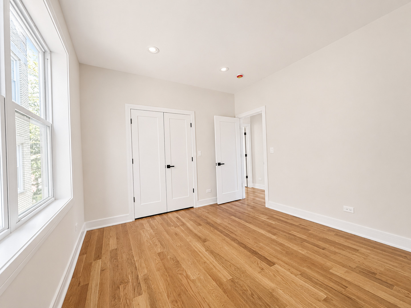 4020 N Francisco Avenue Property Photo 8