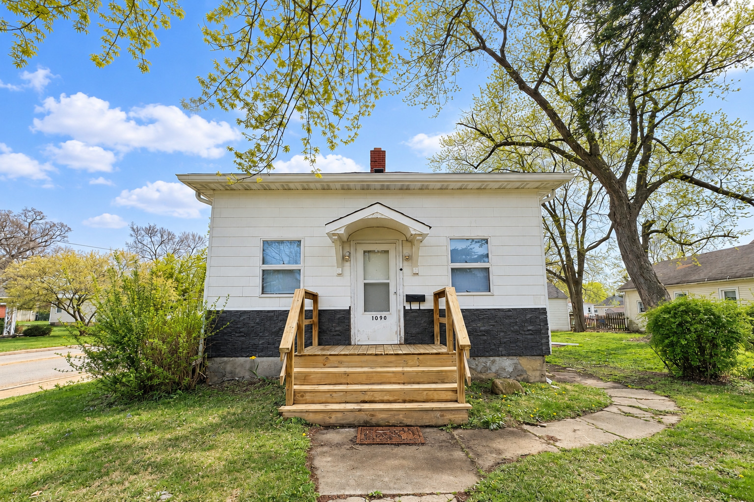 1090 Creve Coeur Street Property Photo 1