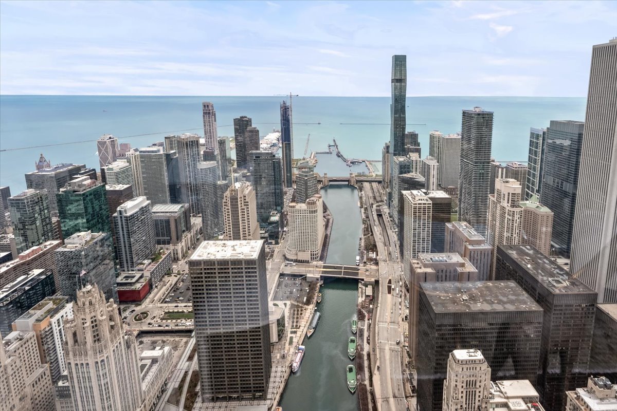 401 N Wabash Avenue 74f Property Photo 3