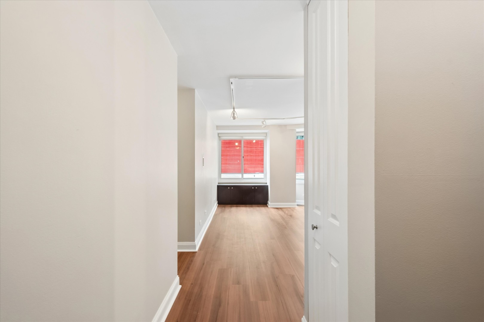 211 E Ohio Street 816 Property Photo 5