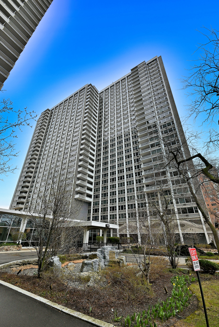 4250 N MARINE Drive 1731 Property Photo 1