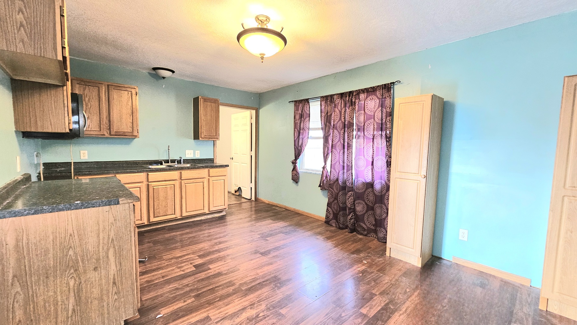 1100 S Lincoln Avenue Property Photo 11