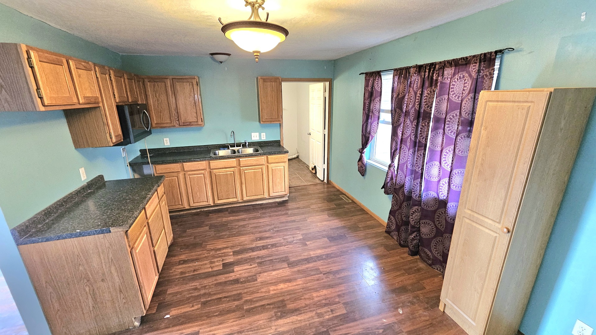 1100 S Lincoln Avenue Property Photo 13