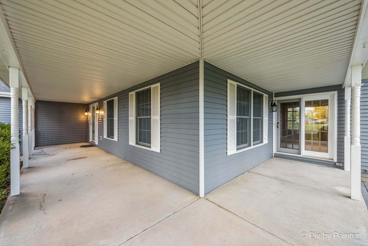 1045 Linda Lane Property Photo 4