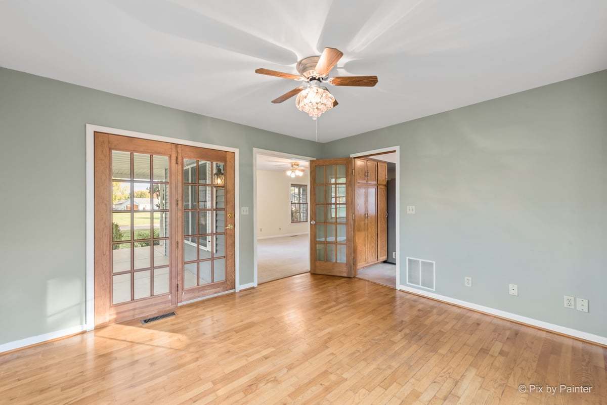 1045 Linda Lane Property Photo 11