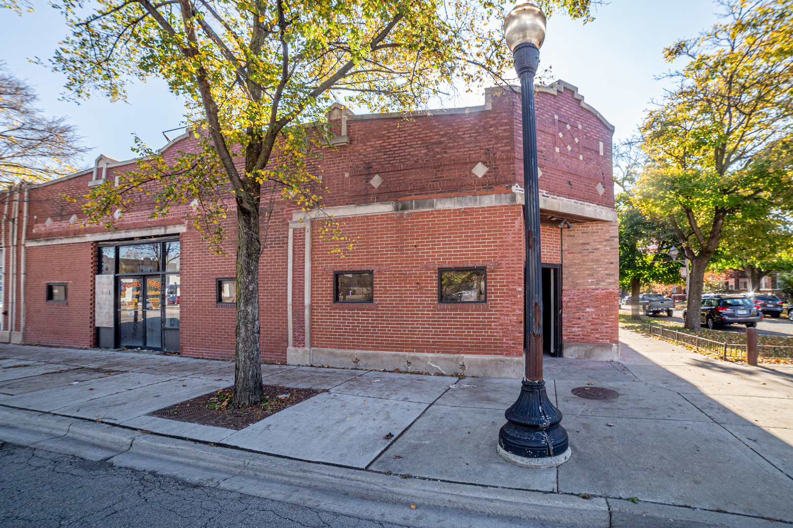 1423 W 79th Street Property Photo 3