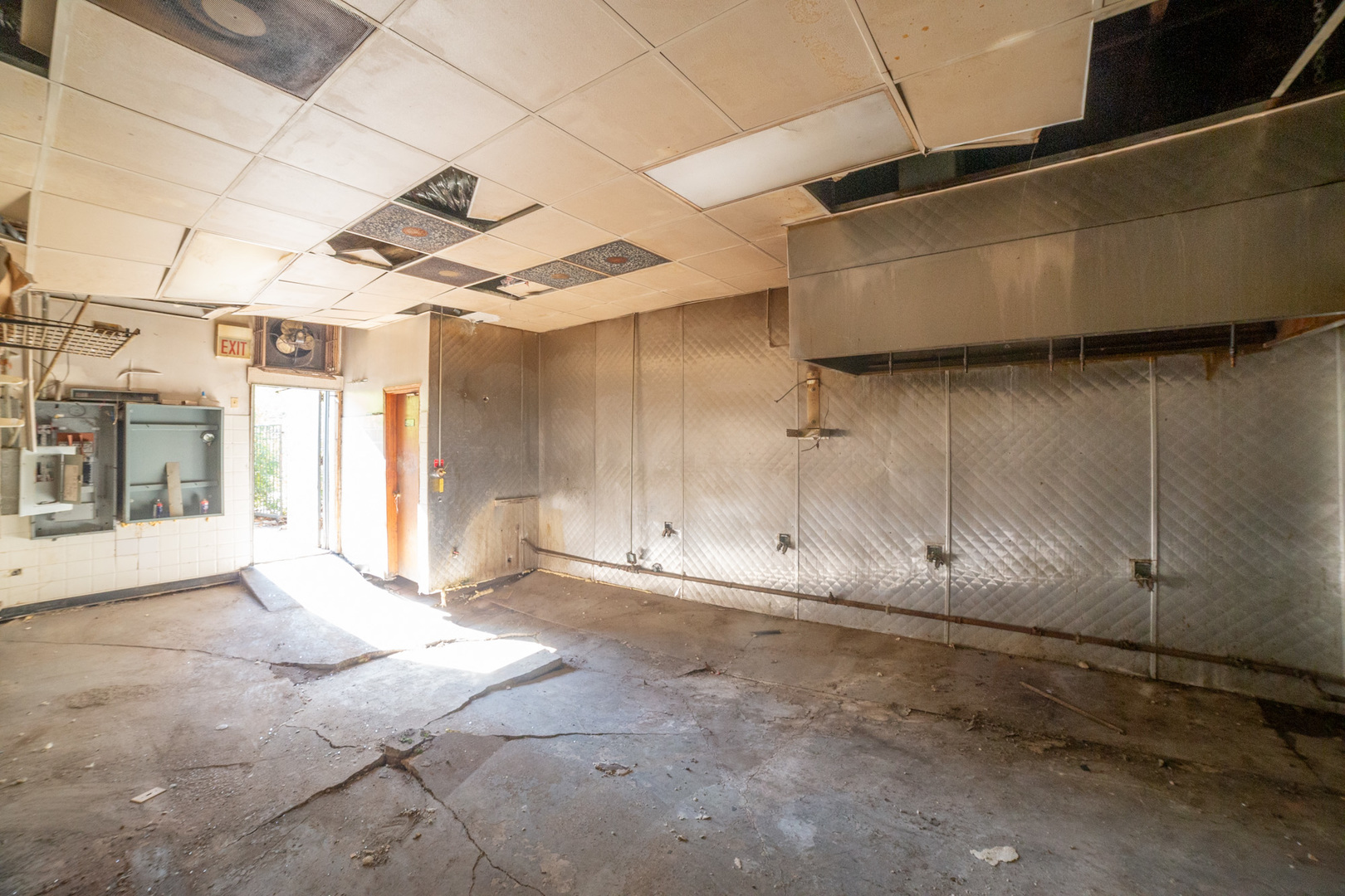 1423 W 79th Street Property Photo 4