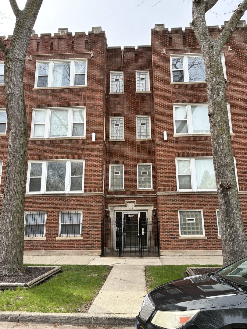 6852 S DANTE Avenue 3E Property Photo 1