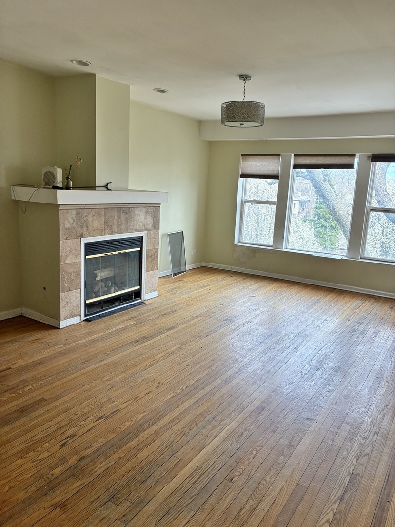 6852 S Dante Avenue 3e Property Photo 3