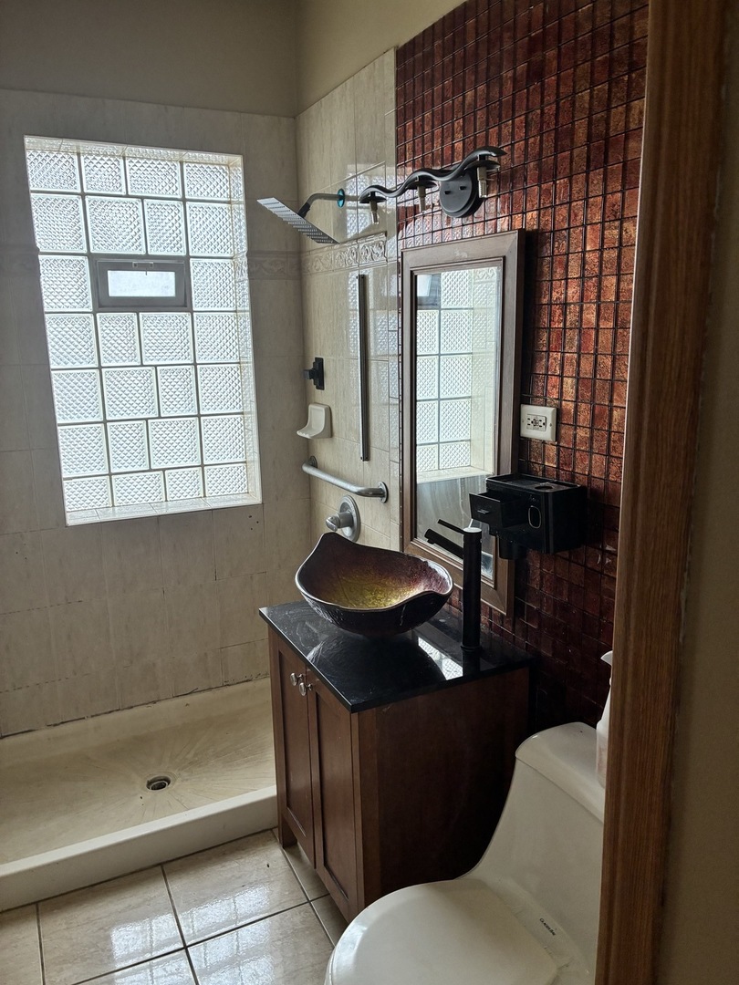 6852 S Dante Avenue 3e Property Photo 7