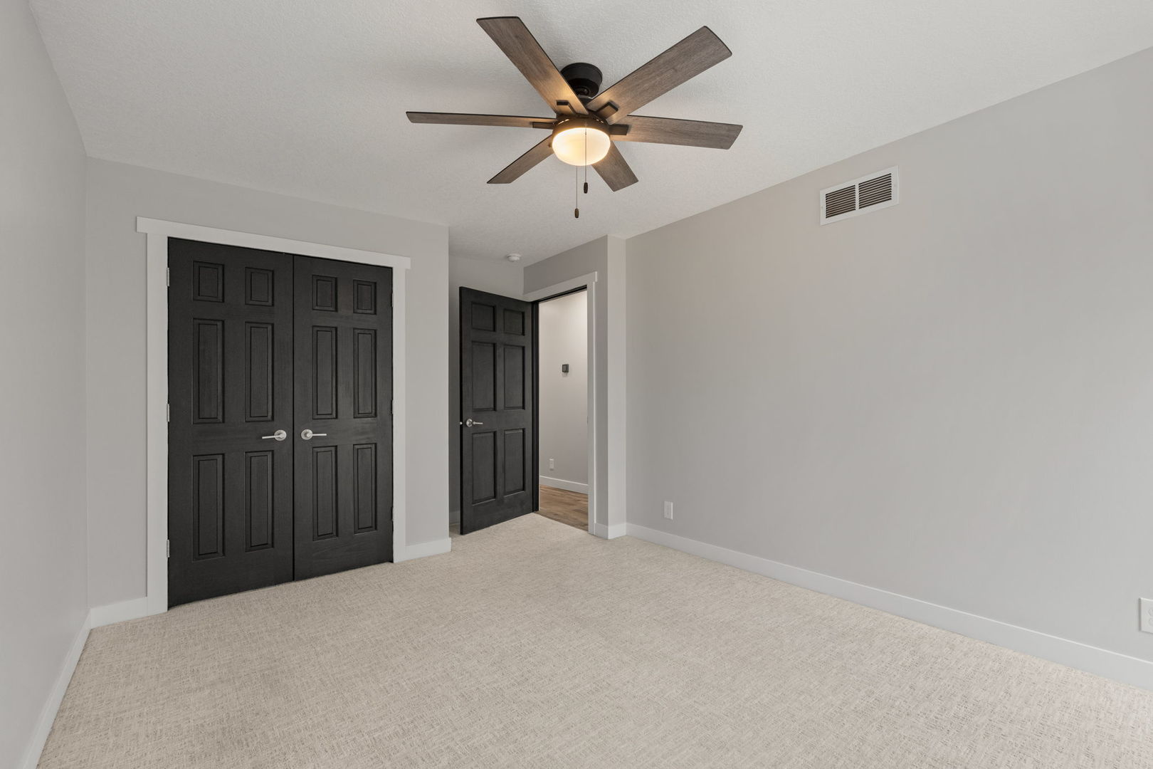 218 Bluff Boulevard Property Photo 25