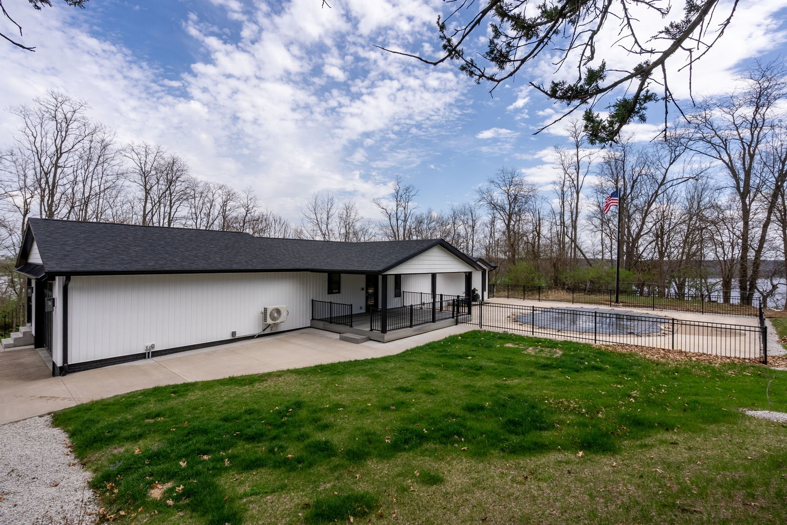 218 Bluff Boulevard Property Photo 45