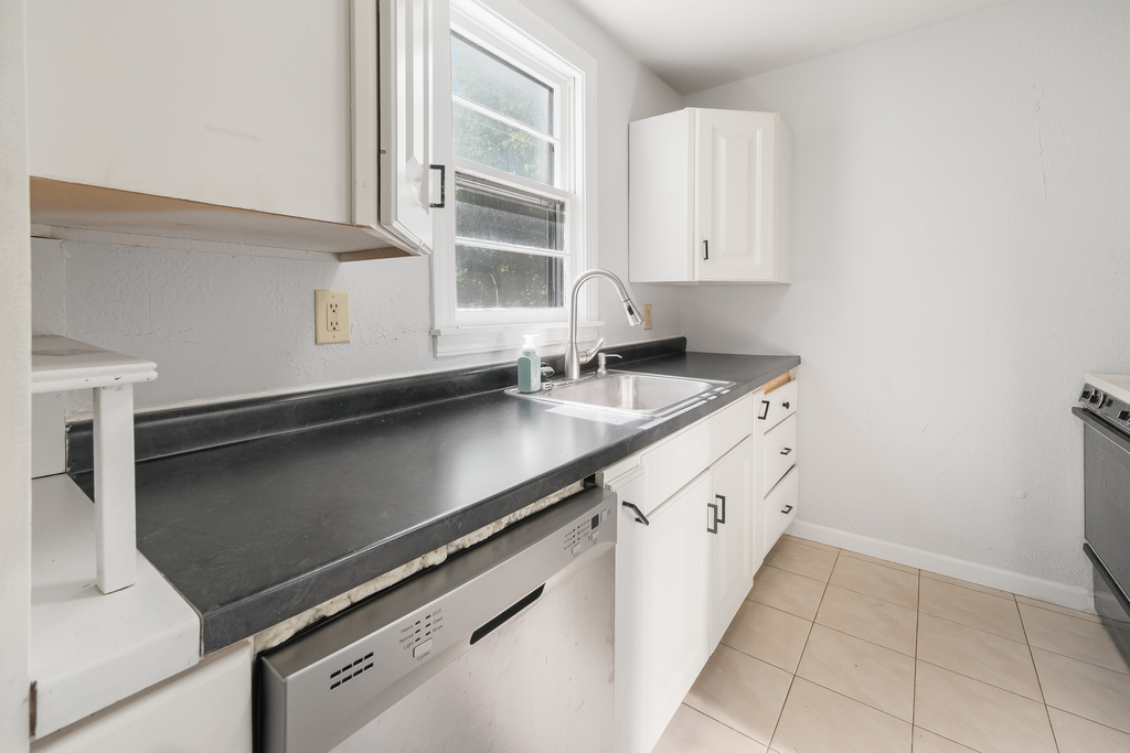 313 E Pembroke Street Property Photo 6
