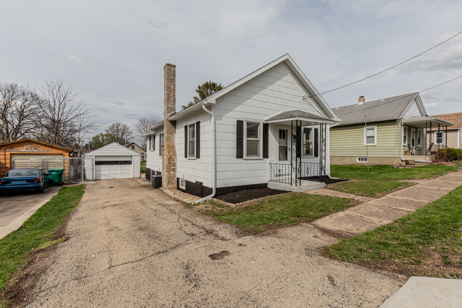512 W Chestnut Street Property Photo 2