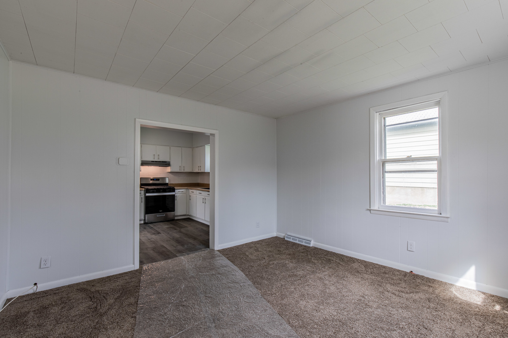512 W Chestnut Street Property Photo 3