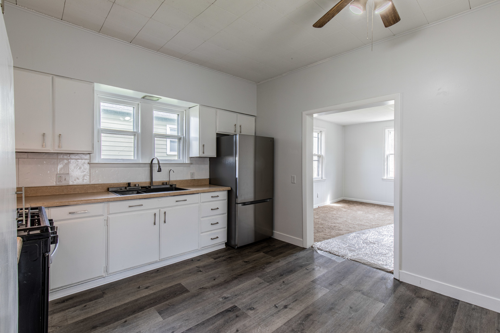 512 W Chestnut Street Property Photo 7