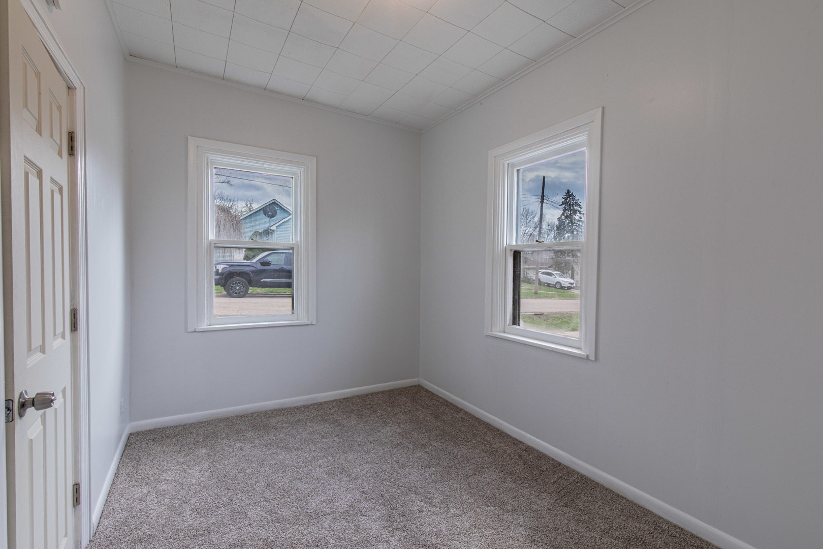 512 W Chestnut Street Property Photo 8