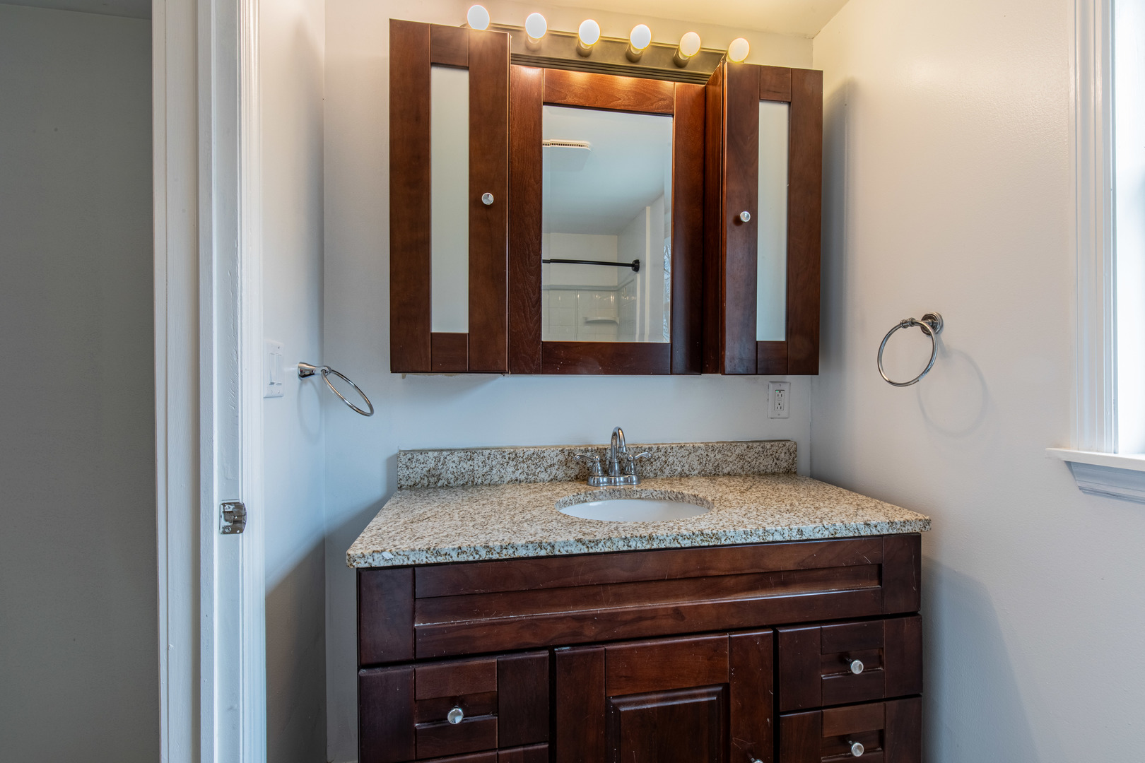 512 W Chestnut Street Property Photo 11