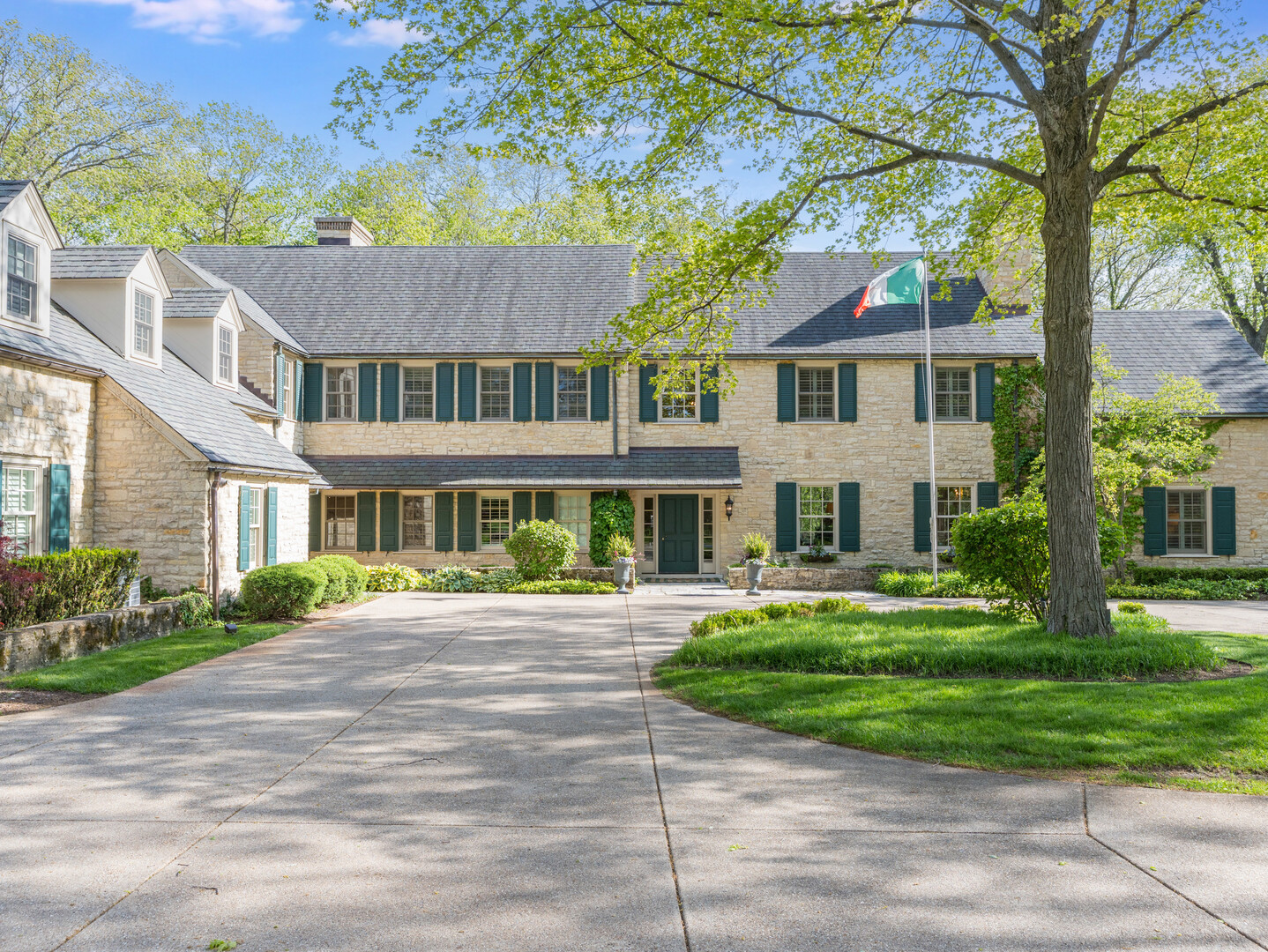 875 Country Club Road Property Photo 4