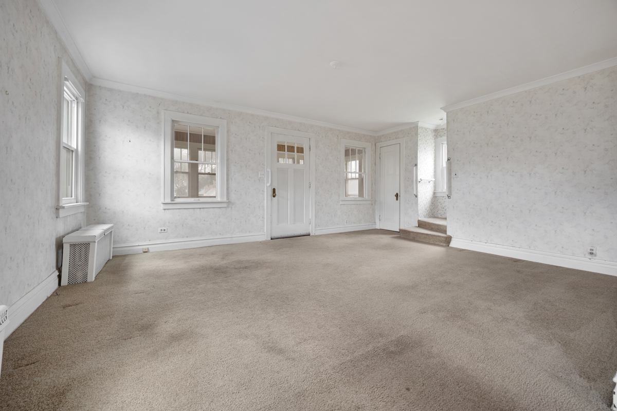 130 W Washington Street Property Photo 4