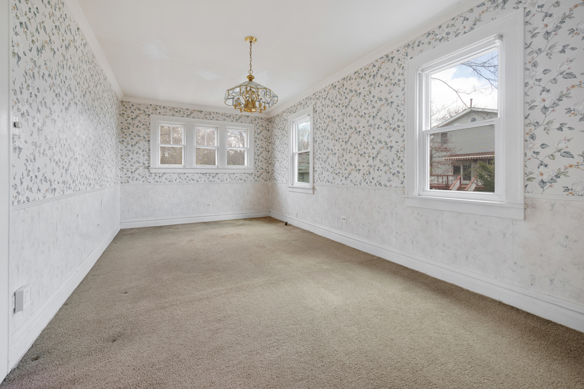 130 W Washington Street Property Photo 7