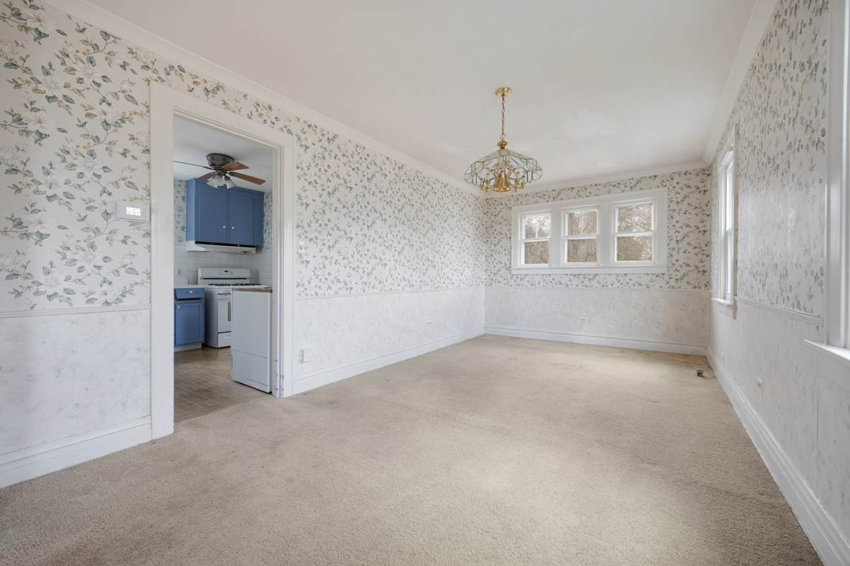 130 W Washington Street Property Photo 8