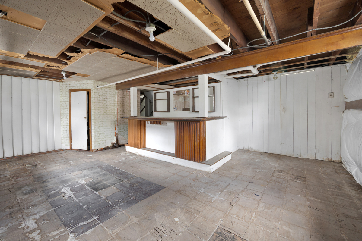 130 W Washington Street Property Photo 20