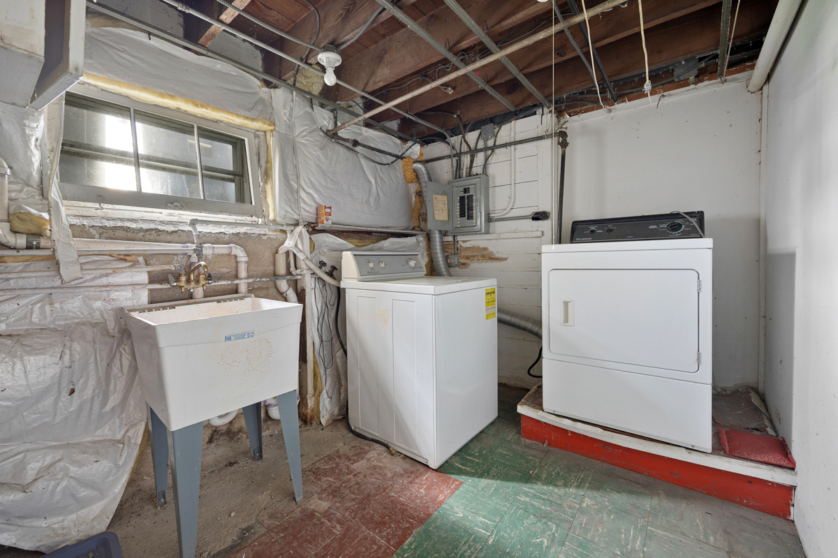 130 W Washington Street Property Photo 22