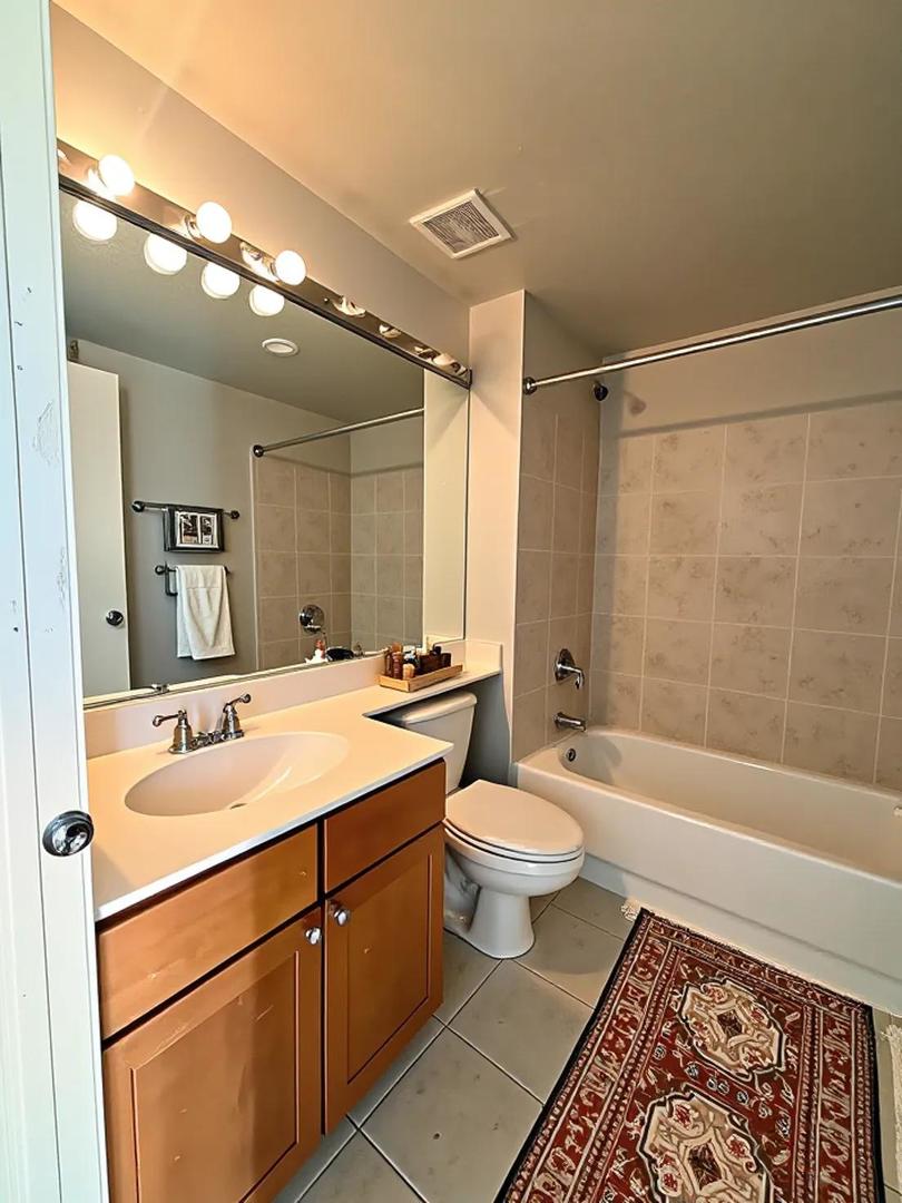758 N Larrabee Street 831 Property Photo 6