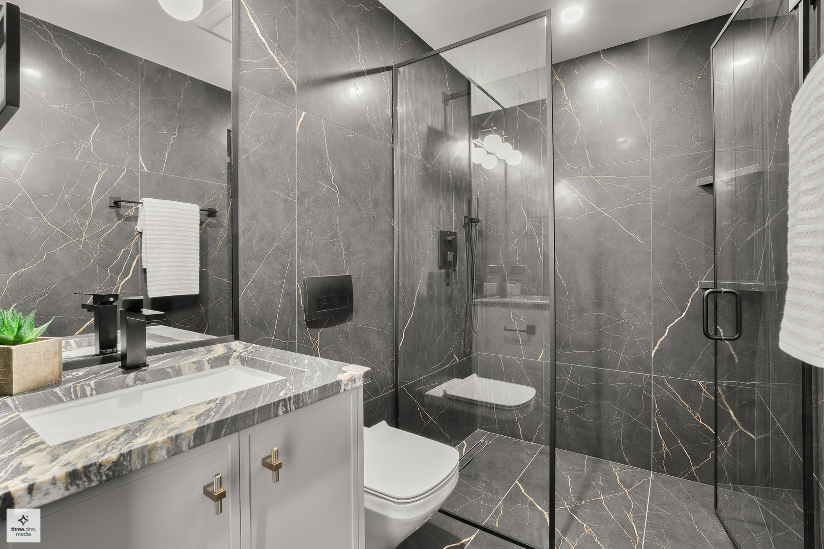 390 Forest Edge Drive Property Photo 41