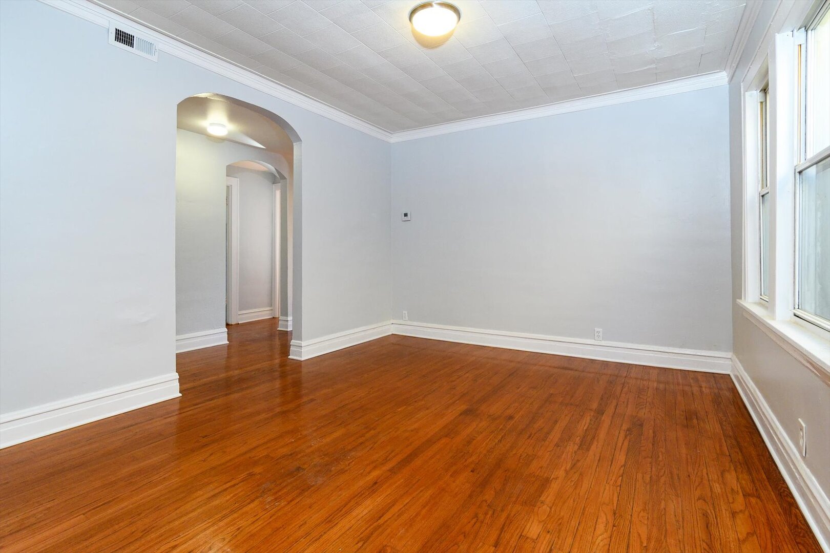 646 W 35th Street Property Photo 3
