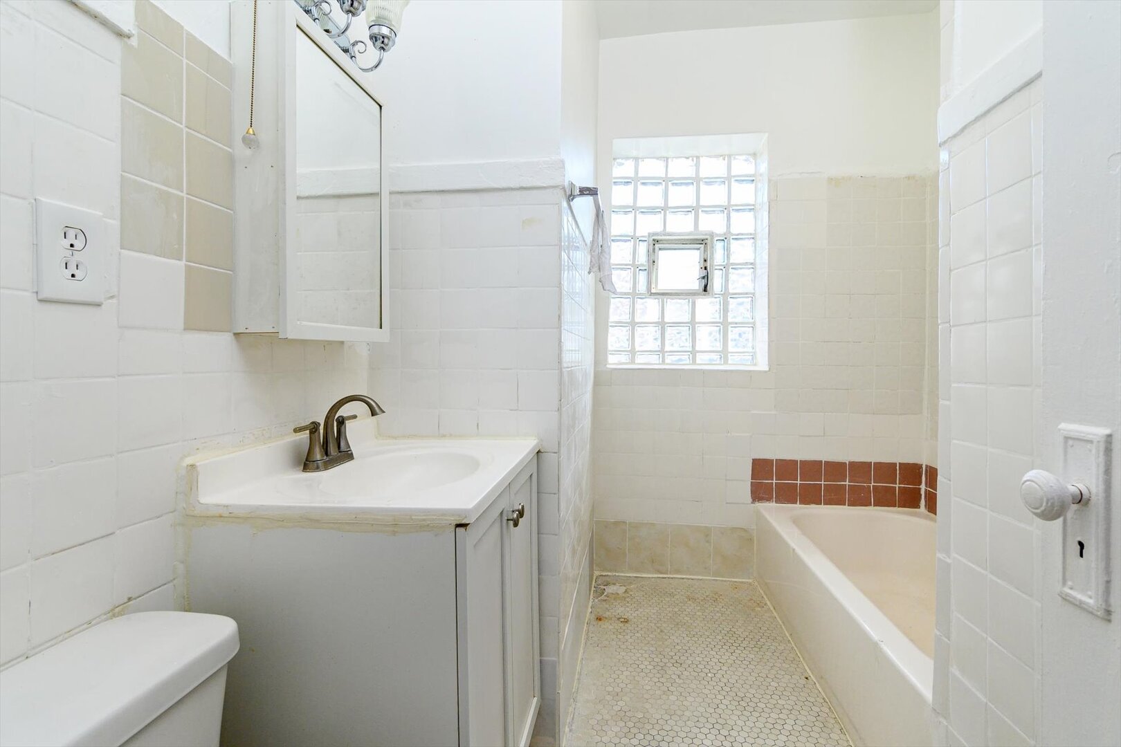 646 W 35th Street Property Photo 6