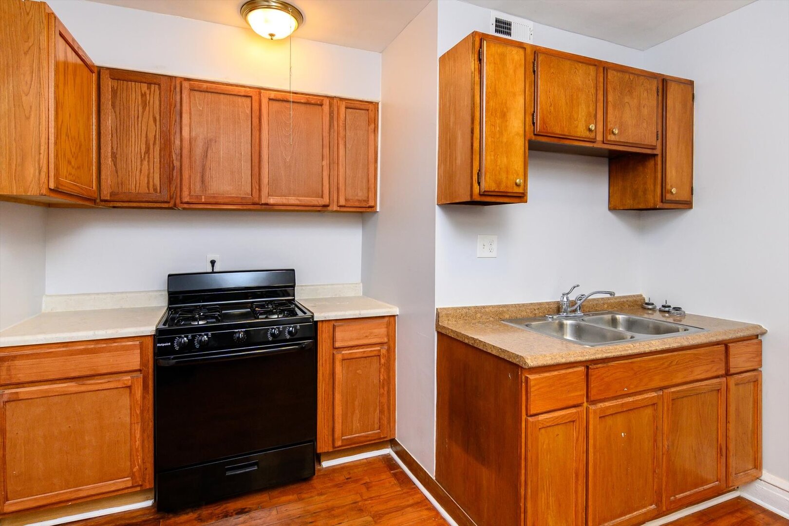 646 W 35th Street Property Photo 8