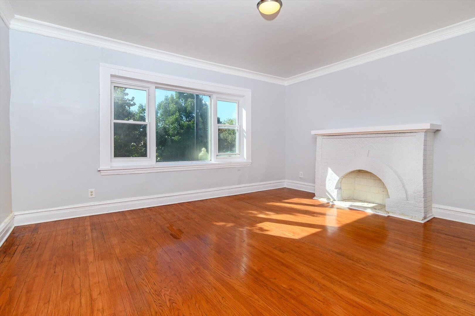 646 W 35th Street Property Photo 9