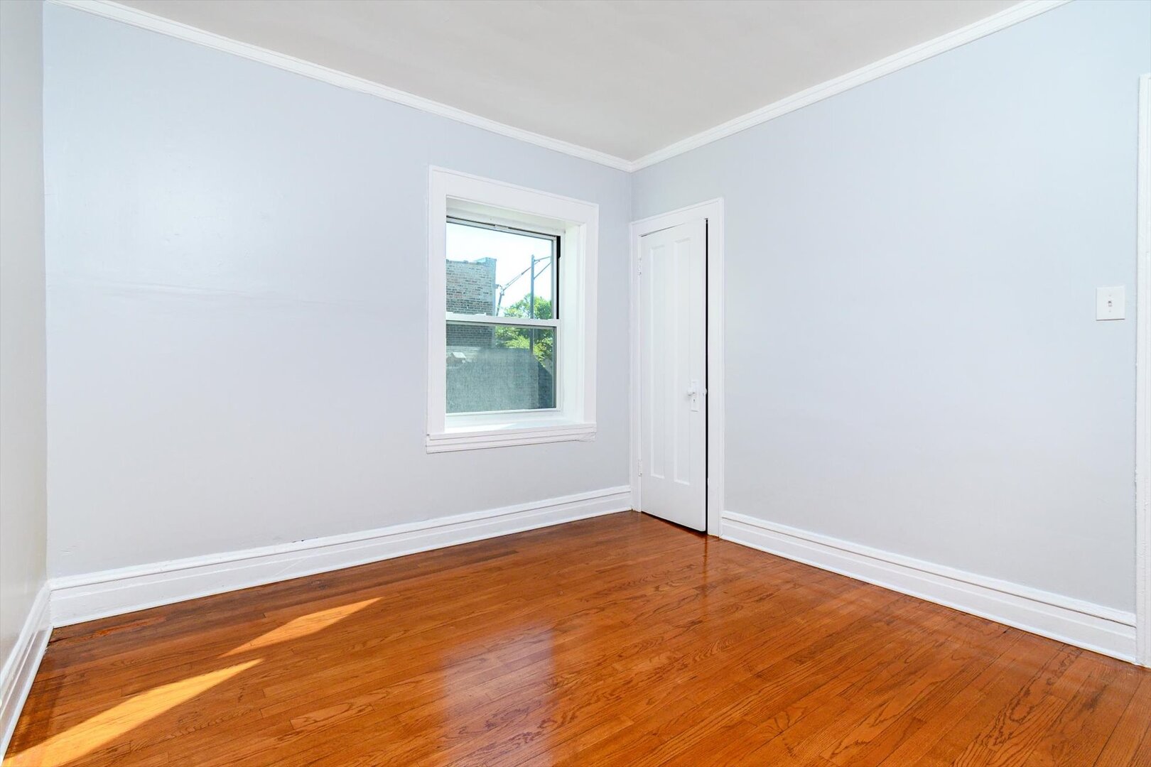 646 W 35th Street Property Photo 10
