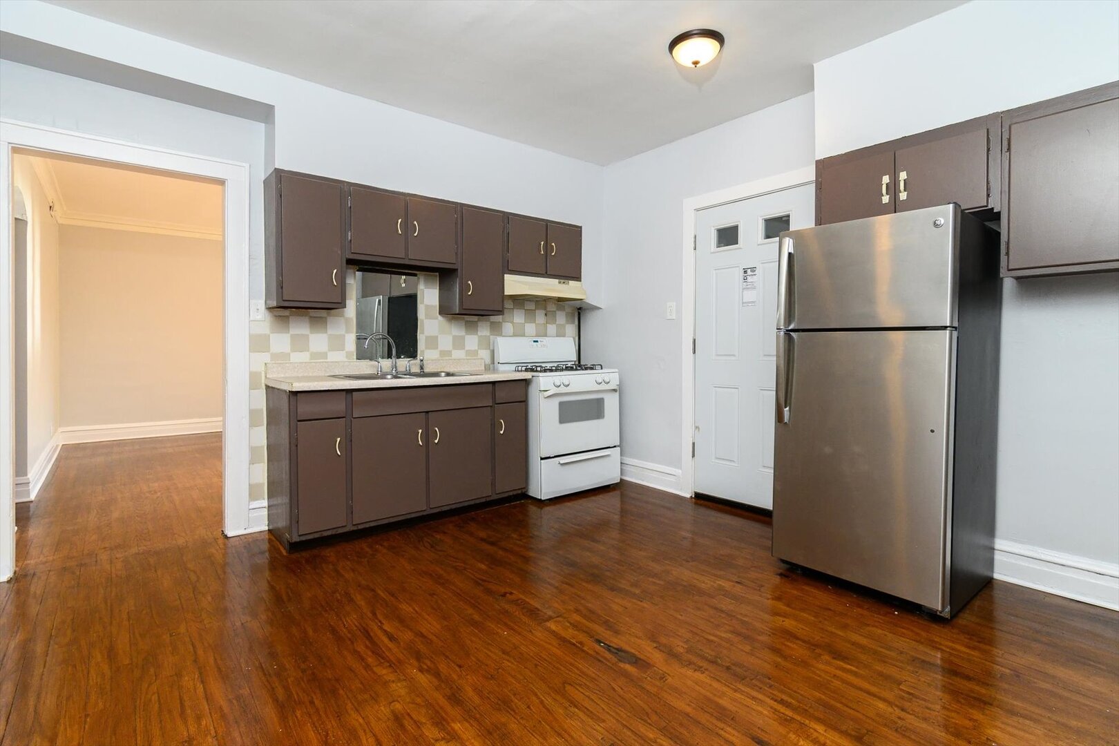 646 W 35th Street Property Photo 15