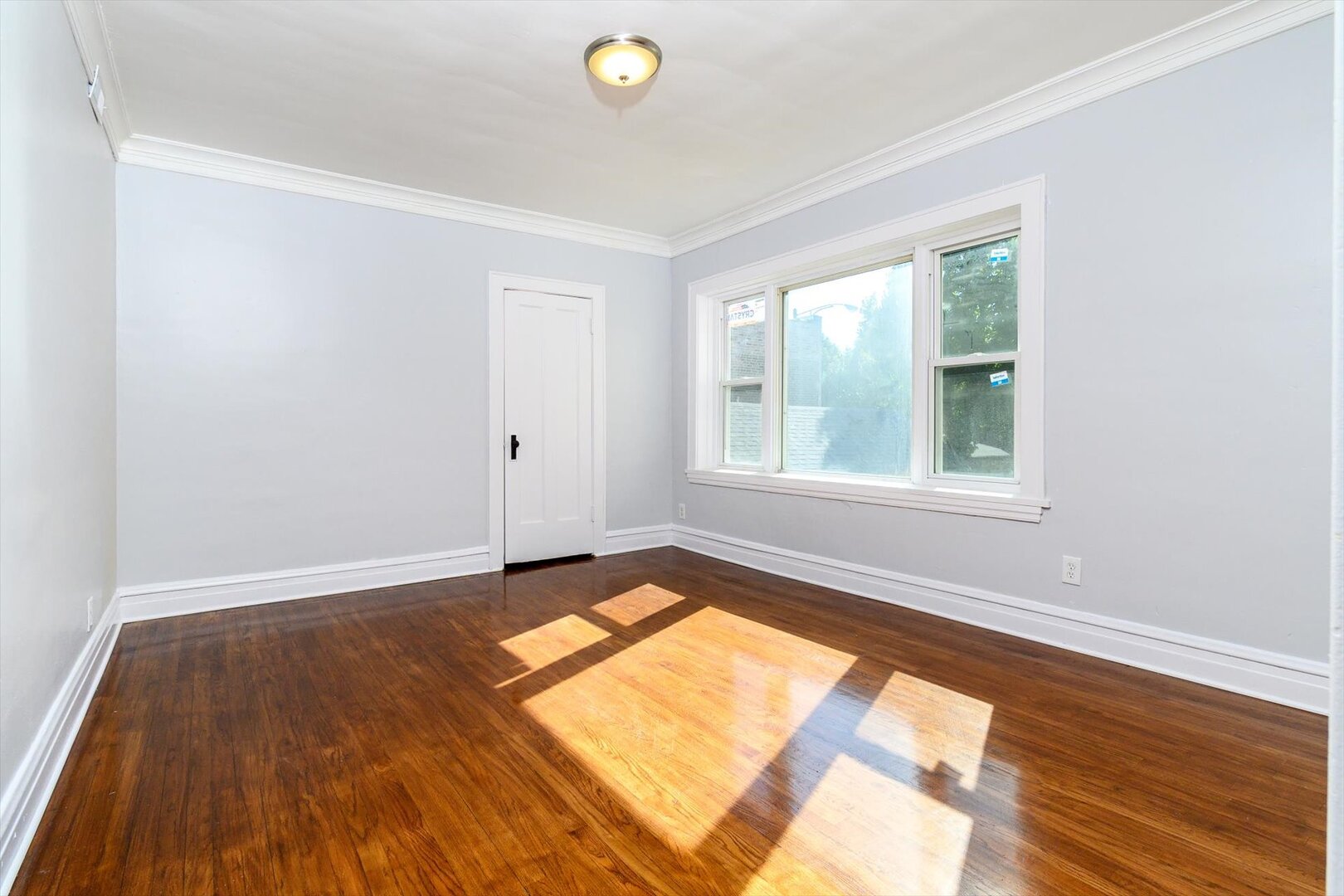 646 W 35th Street Property Photo 16
