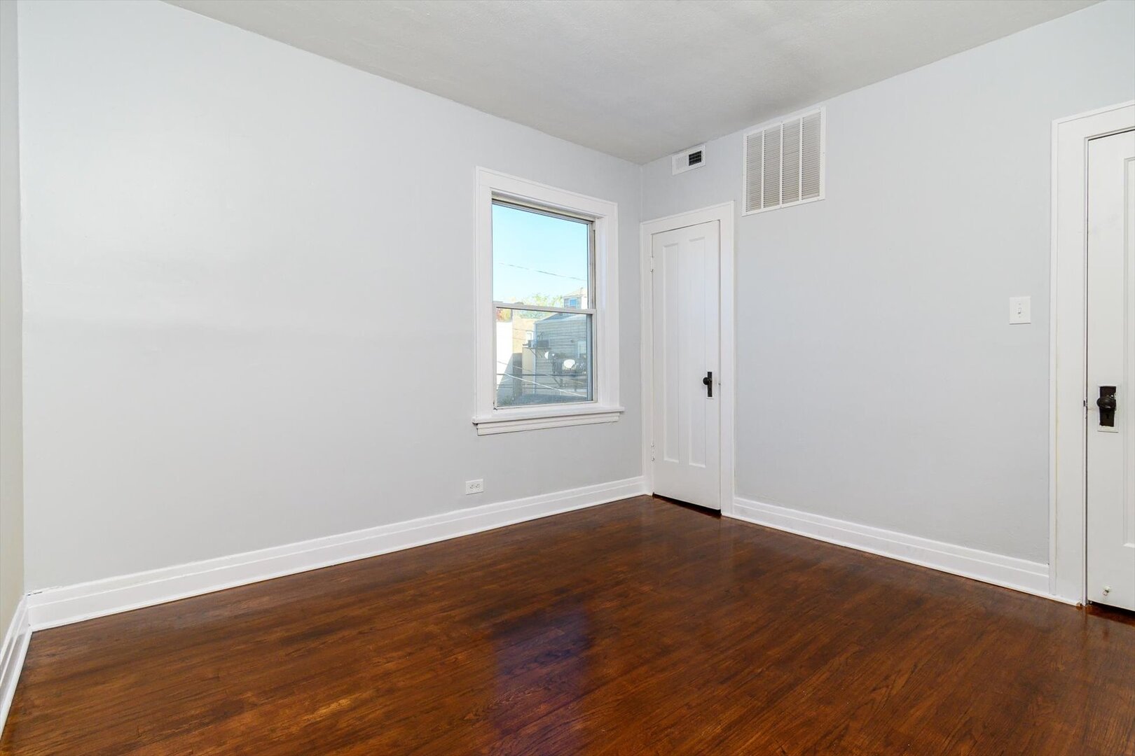 646 W 35th Street Property Photo 17
