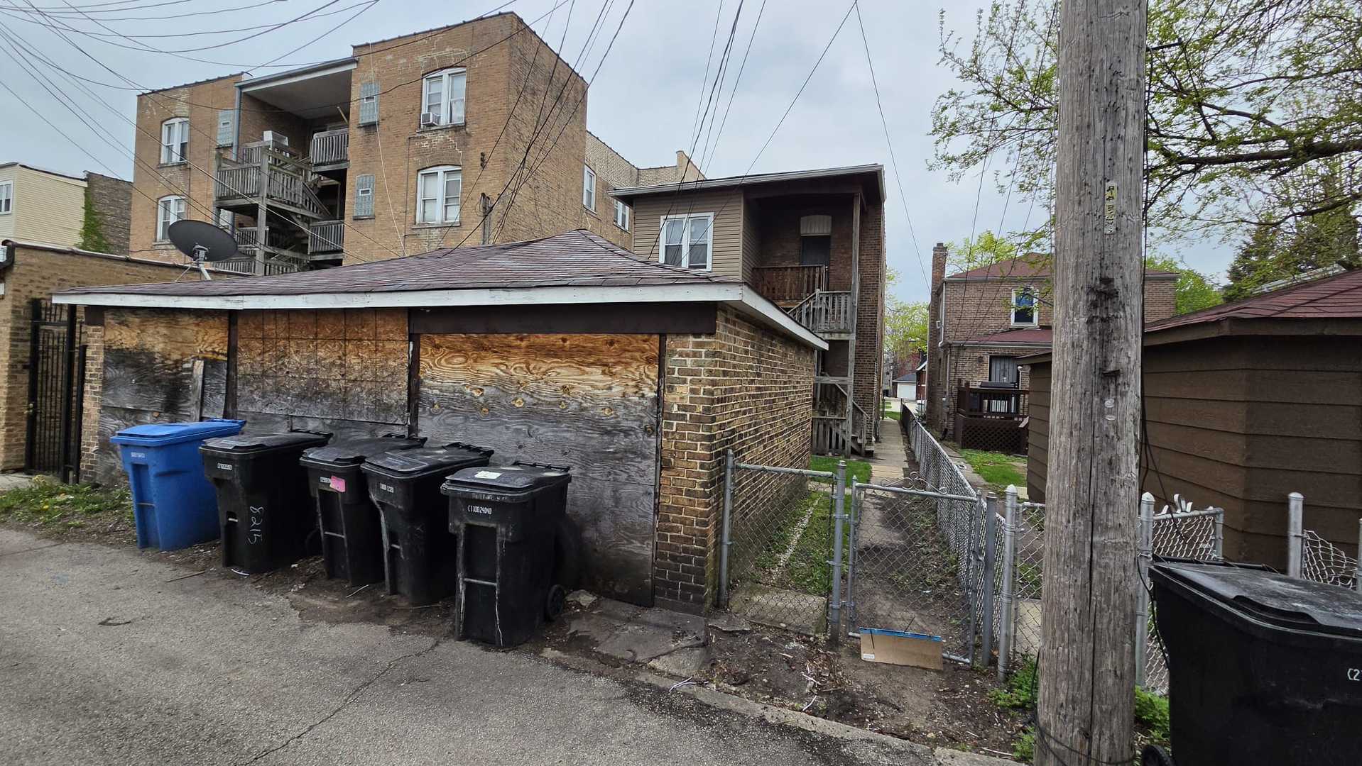 8215 S Eberhart Avenue Property Photo 4