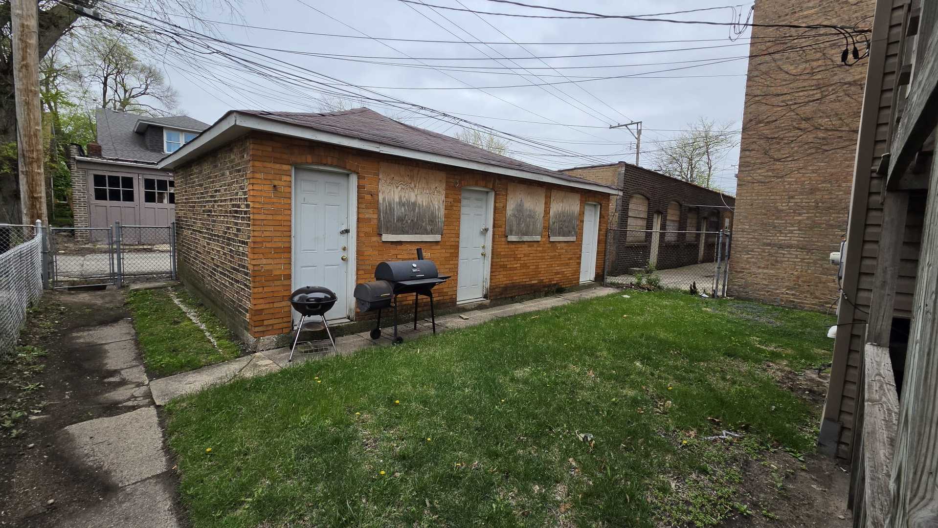 8215 S Eberhart Avenue Property Photo 6