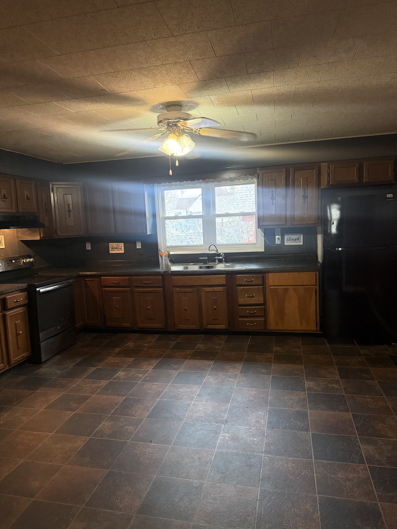 312 E 11th Street Property Photo 4