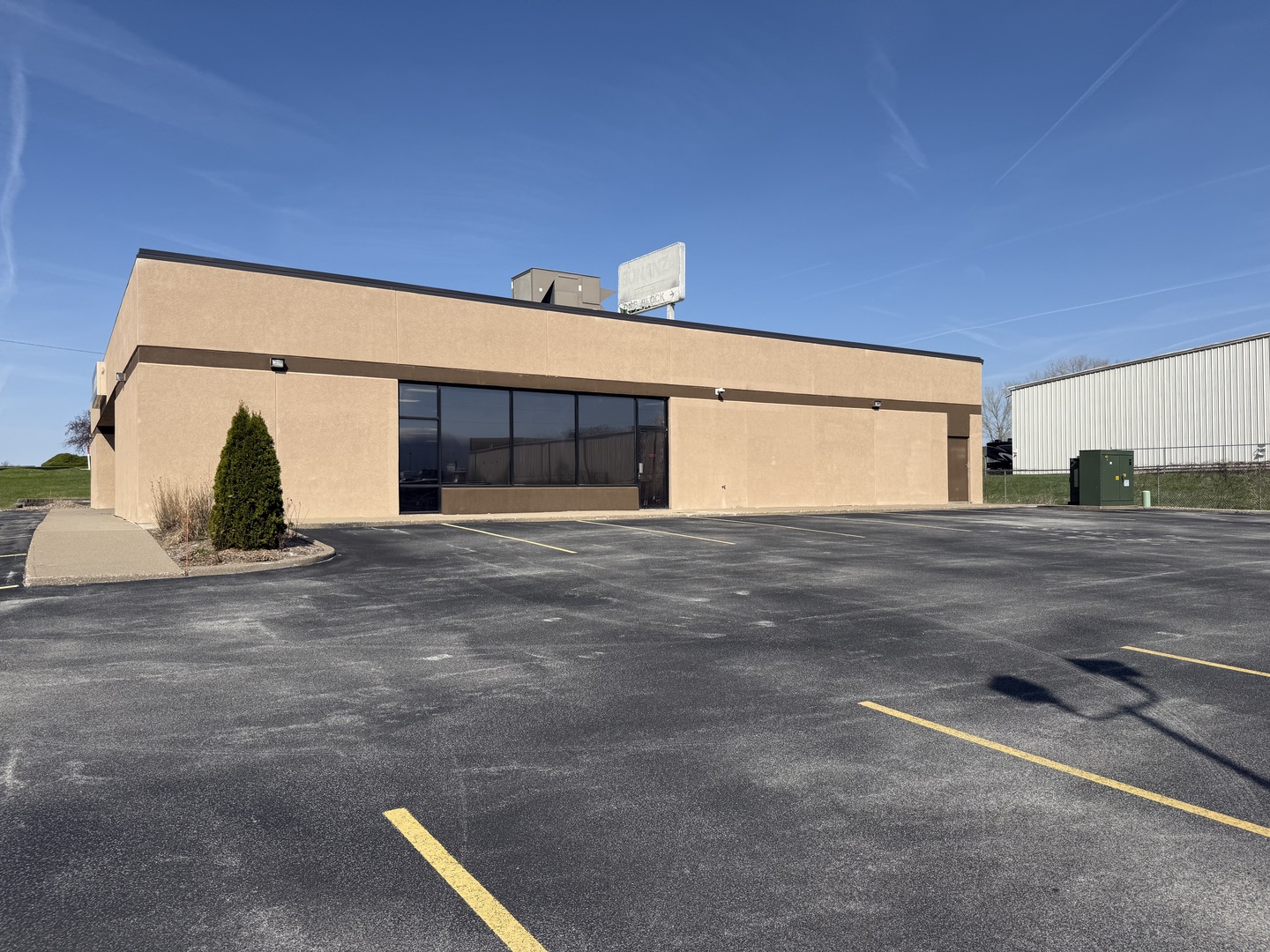 110 E 50th Street Property Photo 4